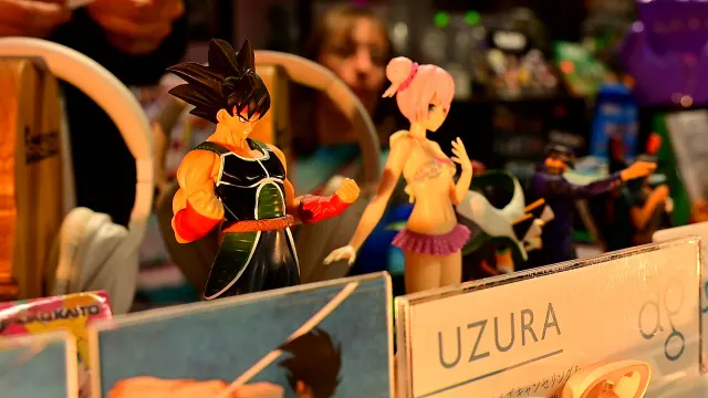 Figurki postaci z anime na stoisku