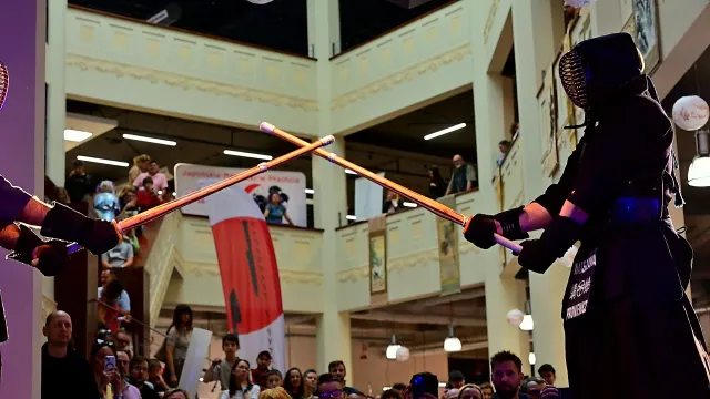 Pokaz kendo przed pełną widownią