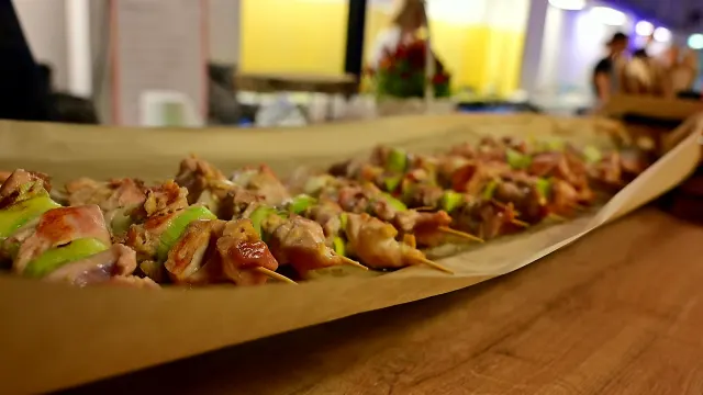 Szaszłyki yakitori z bliska